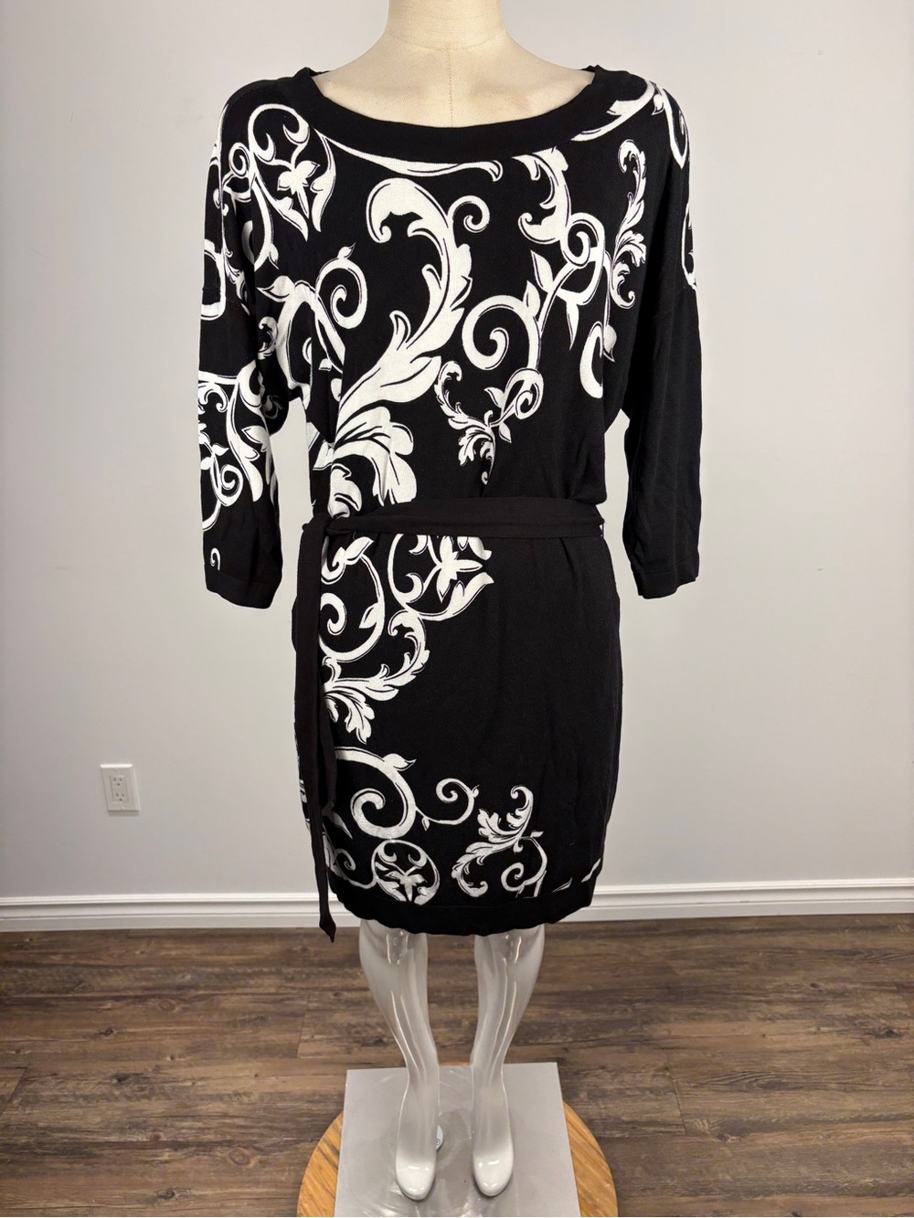 White House Black Market Black White Damask Scroll Blouson Belted Dress S